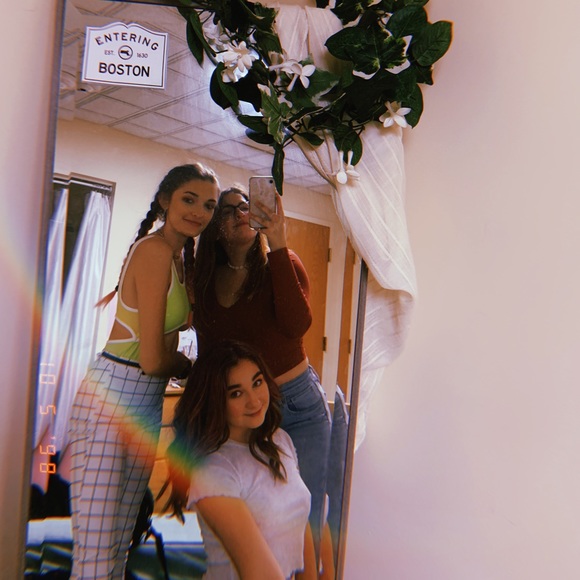 Meet your Posher, Madison - Picture 1 of 1